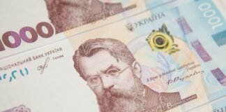Зарплати зростуть, але і курс долара теж: два плани Кабміну на бюджет до 2029 року