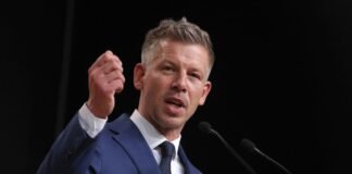 Мадяр розморозив гроші ЄС на зброю Україні, які ветував Орбан, – Politico