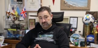 Чому Зеленський відправив орден в Польщу не “Укрпоштою”: є три причини
