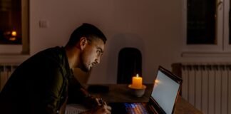 Графіки відключень повертаються через спеку: де та коли не буде світла 30 червня