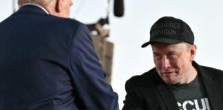 Ілон Маск тепер перший у світі трильйонер і може подвоїти цю суму