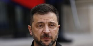 Невдоволення росіян зростає: Зеленський показав документи, які потрапляють на стіл Путіну