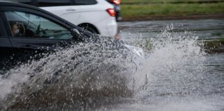 Затоплені вулиці та підземні переходи – наслідки негоди у Києві та області