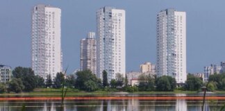 Масштабний витік нафтопродуктів у Кирилівське озеро стався через атаку рф, триває очищення