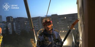 У Києві всю ніч працювали рятувальники на двох локаціях після атаки рф, в одному районі роботи тривають