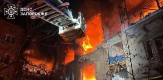 У Запоріжжі через російську атаку пошкоджено 12 багатоповерхівок, комунальники ліквідовують наслідки