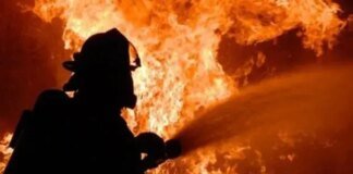 У Подільському районі Києва загорілася адміністративна будівля