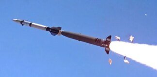 Щонайменше 5 ракет атакували Київ, у кількох районах спалахнули пожежі