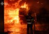У Києві внаслідок ракетної атаки загинула людина, триває загроза нових ударів