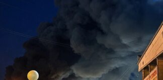 Атака дронів на Волгоград зупинила аеропорт та спричинила пожежі