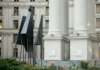 Арт-об’єкт, що пройшов крізь вогонь у США, встановили у Києві (фото)