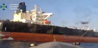 СБУ уразила російський танкер і три нафтобази: момент влучання потрапив на відео
