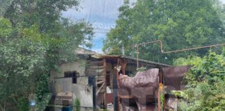 Росія вдарила по центру Конотопа: пошкоджені школа та лікарня