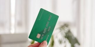 НБУ змінив правила видачі банківських карток після скандалу з ветераном без рук