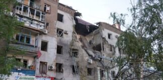 Російські КАБи зруйнували два поверхи п’ятиповерхівки в Запоріжжі, є загиблі