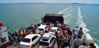 Круїзний пароплав сів на мілину на Дунаї: евакуювали 200 пасажирів
