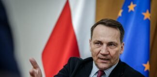 Сікорський попередив, що загнаний у кут Путін може вдатися до “чогось ризикованого”