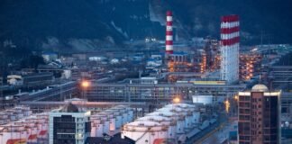 Імпорт не рятує Росію взагалі: удари ЗСУ зупинили топові НПЗ