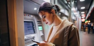 Українці можуть повернути частину податків за благодійні внески: як це зробити