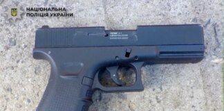 У Києві чоловік влаштував стрілянину у дворі житлових будинків