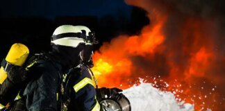 Ворожа атака на Київ: пожежі в Голосіївському та Оболонському районах, горять резервуари з паливом
