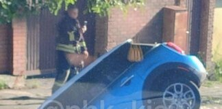 У Києві стався прорив водопроводу, автівка провалилася у провалля