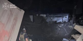 Нічна балістична атака на Київ пошкодила дитячу лікарню, є постраждала людина