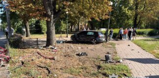 ДТП на зупинці у Києві: голова МВС показав кадри моменту зіткнення