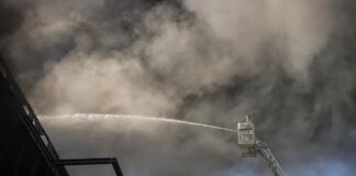 Ворог знову атакував столицю: відомого про одного загиблого, через пожежу стан повітря погіршився