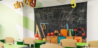 У Києві школи на тлі затяжних тривог почнуть навчальний рік у змішаному форматі