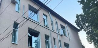 Росія вдарила по території дитячої лікарні в Києві, утворилась велика вирва (фото)