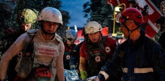 Удар балістикою по Києву спричинив пожежі та збої зі світлом і водою