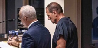 Республіканця, який вимагав смертної кари для педофілів, звинувачено у насильстві над дітьми