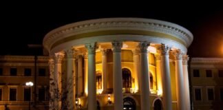 Суд повернув державі Жовтневий палац у Києві