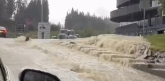 Буковель пішов під воду після потужної зливи (відео)