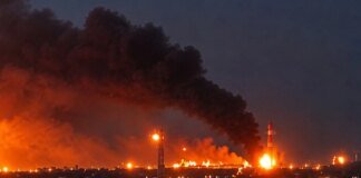 В Саратові палає нафтопереробний завод після нічної атаки дронів
