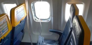 Пасажира літака Ryanair затягло у вікно, інцидент перевіряють