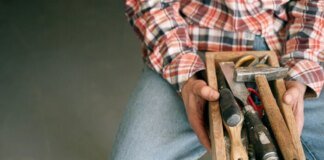 Зарплати електриків і сантехніків зростуть: причина у ШІ