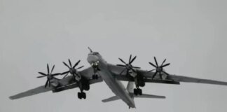 СБУ уразила російський ракетоносій Ту-95МС в Енгельсі – Зеленський