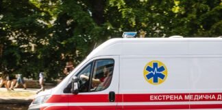 У Львові дві BMW збили батька і 8-річну доньку, які переходили на червоне світло