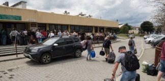 У Польщі опозиція пропонує депортувати безробітних українських чоловіків