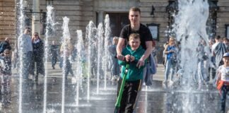 Погода різко зміниться через атмосферний фронт: де чекати грози, град і шквали