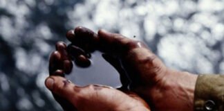 Біля Оману розлилася російська нафта: пляма сягнула 390 кв. км
