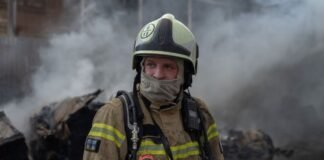 Росіяни вдарили по АЗС біля будинку в Харкові, виникла пожежа
