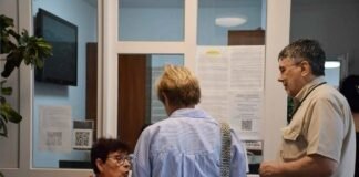 Будинок понівечило після атаки: у Києві відкрили штаб, куди звертатися постраждалим