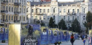 Обличчя тих, хто віддав життя за Україну: у центрі Києва відкрили особливу експозицію